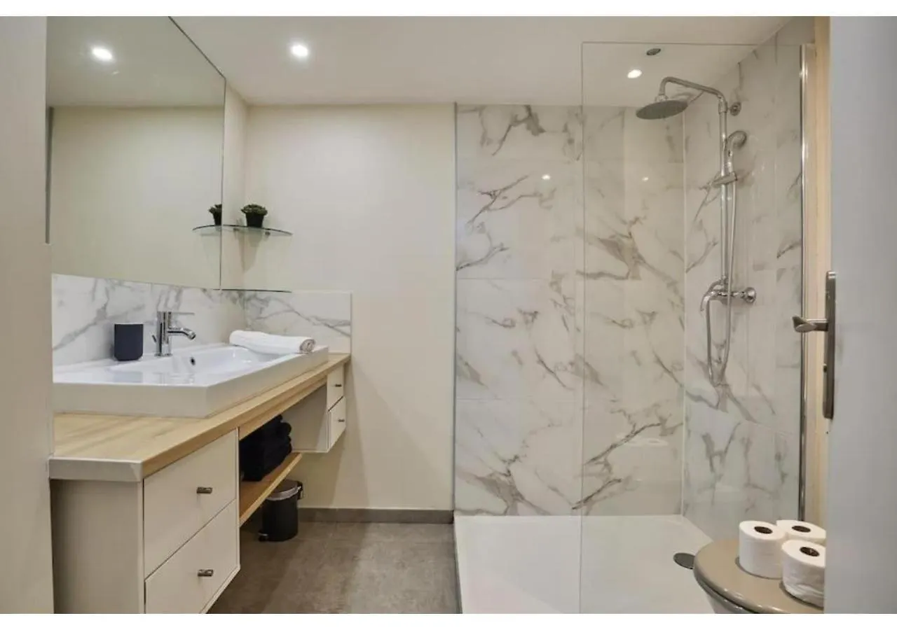 Studio Center Of Paris Montmartre By Studio Prestige Francie