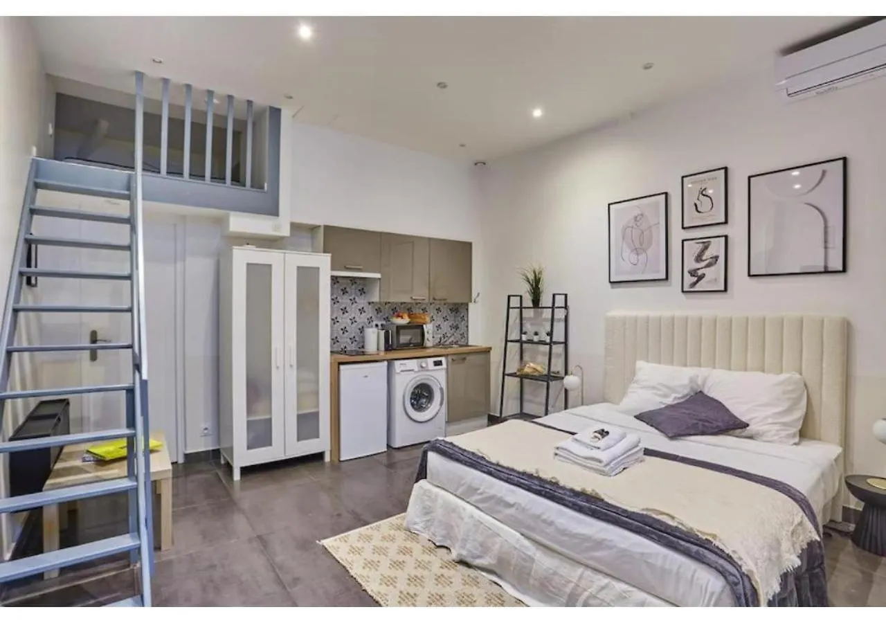 Studio Center Of Paris Montmartre By Studio Prestige location